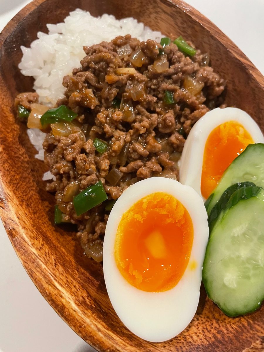 キーマカレーと半熟卵